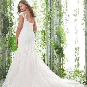 Brand New Ivory Wedding Dress